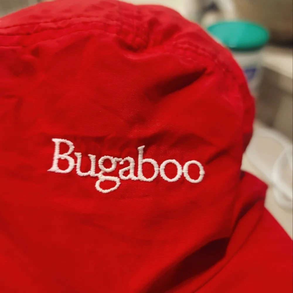 COLUMBIA WOMAN'S‎ BUGABOO RED CAP HAT ( sz med)